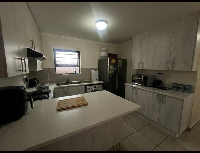 3 BEDROOM TOWNHOUSE FOR SALE IN CHANTELLE